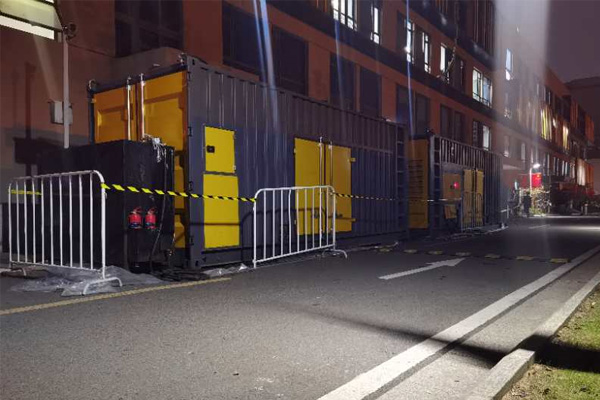 宝应柴油发电机组的输出电压是如何调节的？