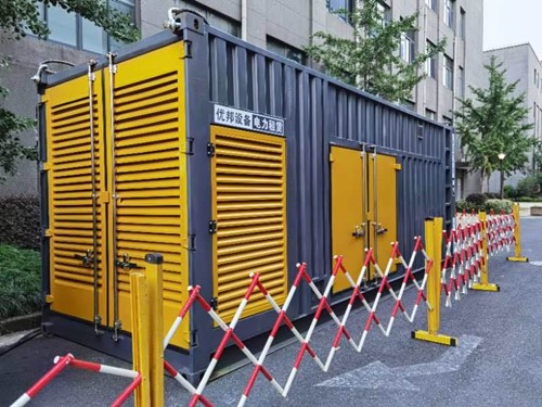 宝应如何使用转速表检查发动机的转速？