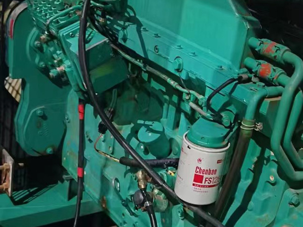 宝应如何确定新的发电机组控制系统是否与原系统兼容？