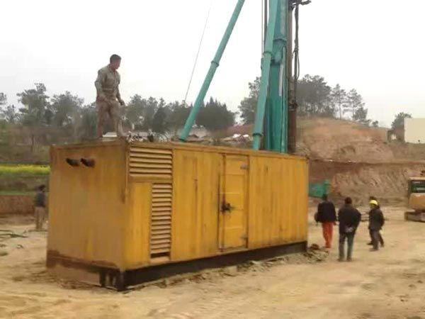 宝应如何判断水冷式机油散热器密封件是否需要更换？